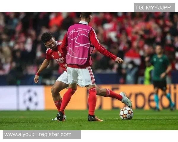 英超精彩回顾：利物浦大胜本菲卡四球横扫全场引发热烈反响