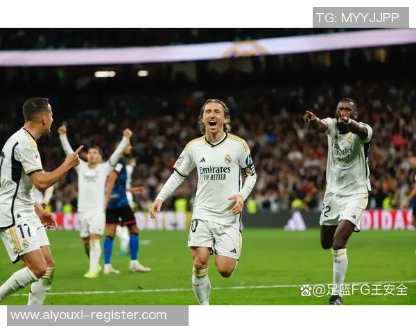 西甲激战：多特蒙德凭神扑力克皇马全场沸腾的精彩瞬间分析