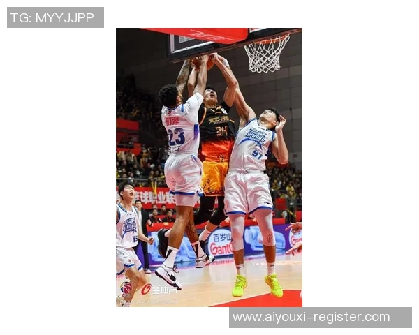 姚明在赛场上拼搏的精彩瞬间与激烈对抗的震撼图片合集