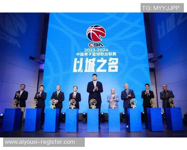 姚明父母携手亮相展现家庭温情与篮球传奇传承