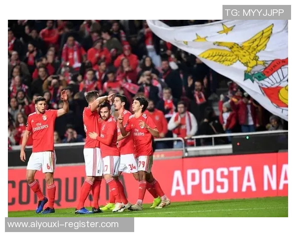 意甲激战:本菲卡逆转巴黎圣日耳曼绝杀时刻点燃全场热情 意甲激战:本菲卡逆转巴黎圣日耳曼绝杀时刻点燃全场热情