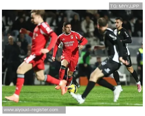 本菲卡与波尔图友谊赛激战成3-2乌龙球成比赛转折点引发热烈讨论