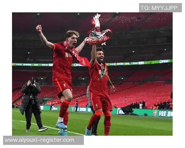 足总杯精彩对决:里昂与利物浦激战成平局逆转瞬间引发全场热潮 足总杯精彩对决:里昂与利物浦激战成平局逆转瞬间引发全场热潮